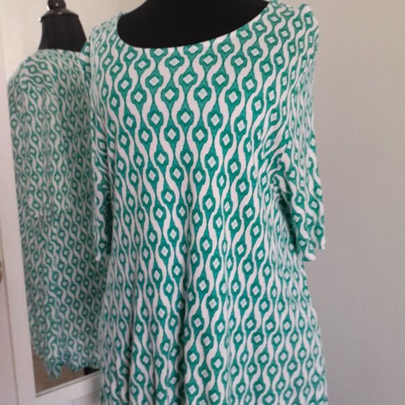 Chico's Geometric Teal White Scoop Neck Hi-Low Hem Stretchy Top Size 2 - Picture 2 of 7